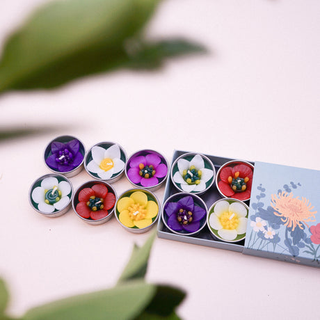 Free spirited and vibrant, we can't help not to fall in love. They are a bunch of Campanula, Buttercup, Escallonia, Blackberry and Clematis. Beautifully crafted, they bring joy to receivers.  Scented with Neroli essential oil a sweet, honeyed and relaxing. The flower tealights can be used with any standard tea light holders. Ideal wonderful gifts for birthday, housewarming or any special occasions.